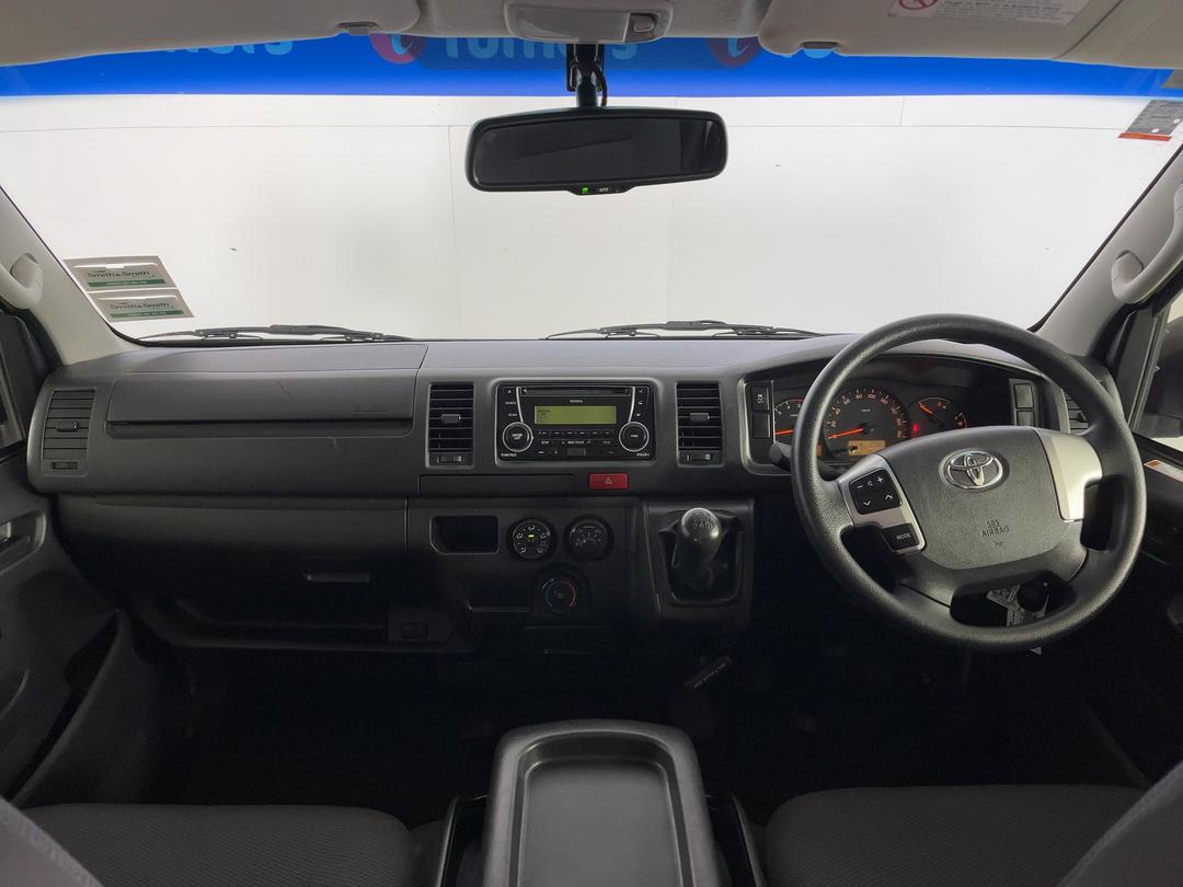 Photo '17' of Toyota Hiace