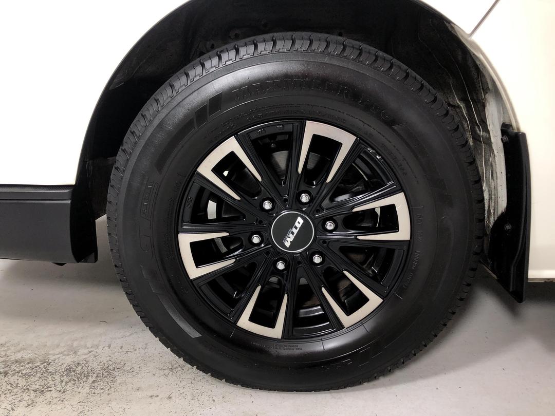 Photo '10' of Toyota Hiace