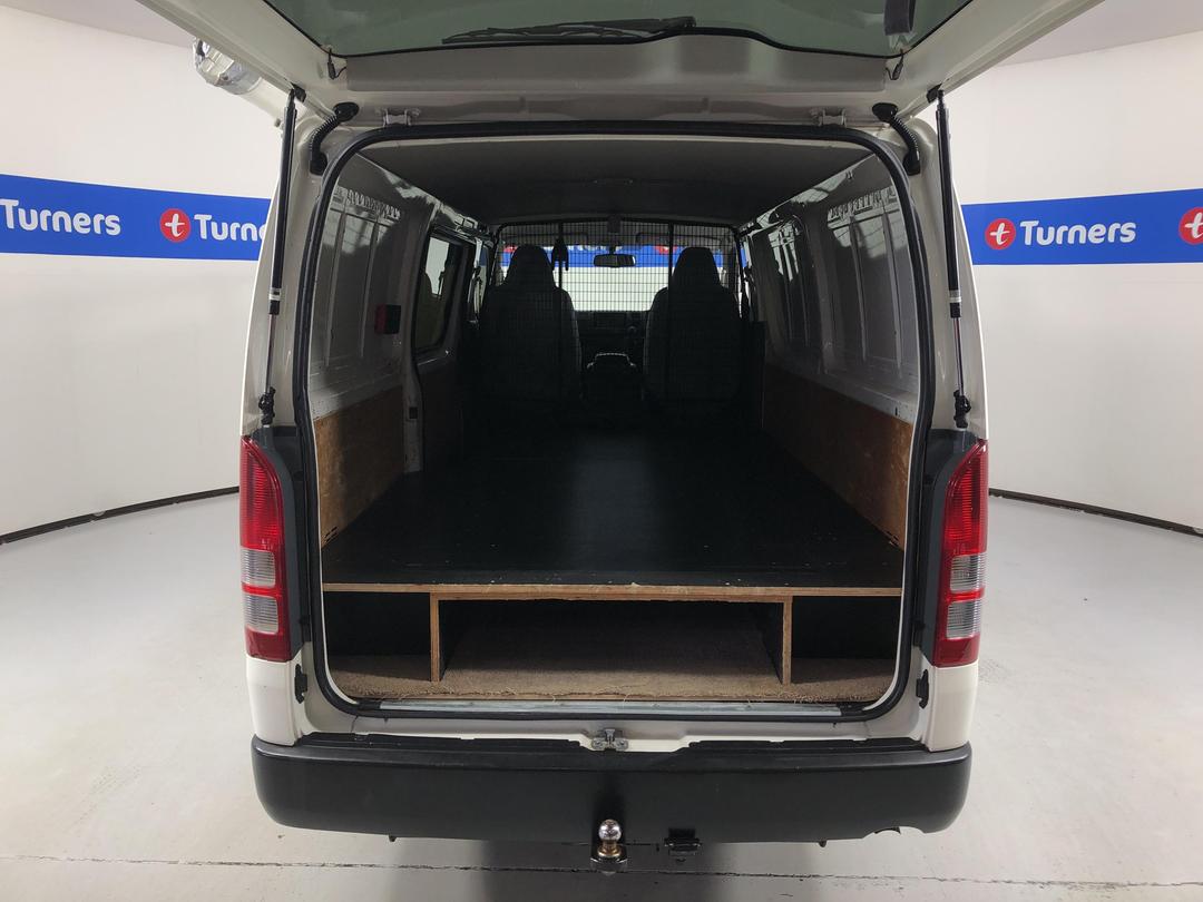 Photo '14' of Toyota Hiace