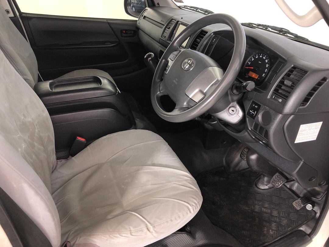 Photo '16' of Toyota Hiace