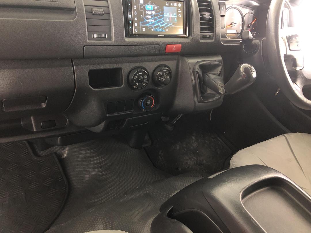 Photo '18' of Toyota Hiace