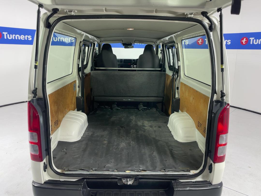 Photo '14' of Toyota Hiace