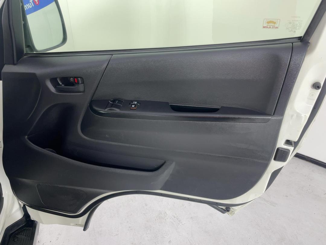 Photo '15' of Toyota Hiace