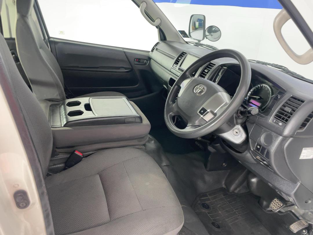 Photo '16' of Toyota Hiace