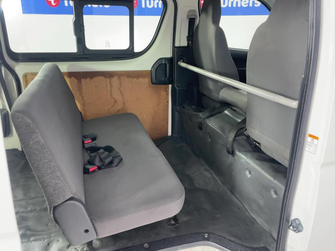 Photo '19' of Toyota Hiace