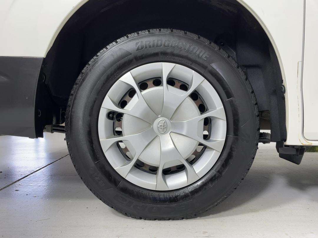 Photo '12' of Toyota Hiace