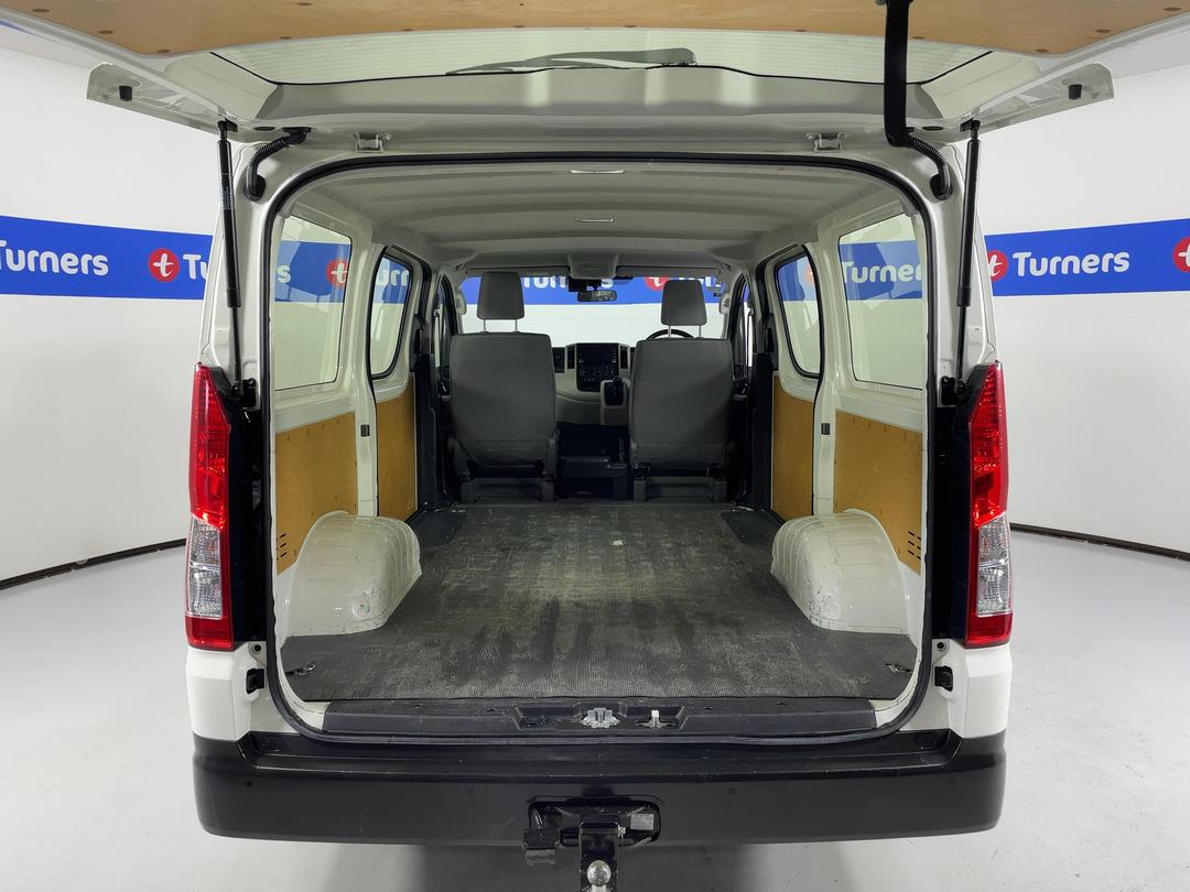 Photo '14' of Toyota Hiace