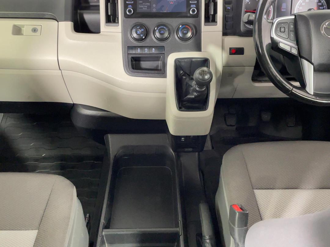 Photo '18' of Toyota Hiace