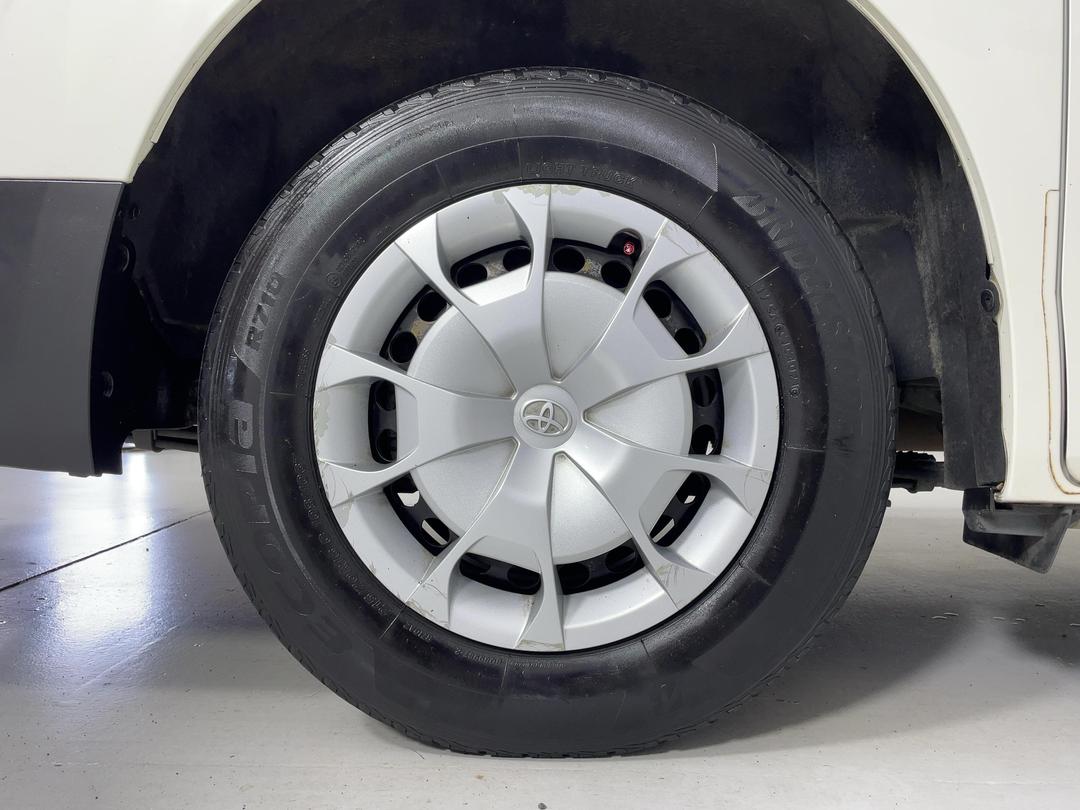 Photo '12' of Toyota Hiace