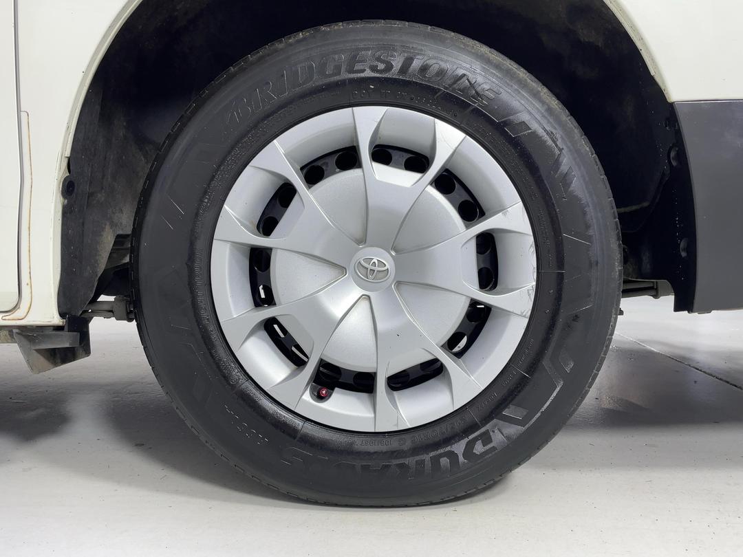 Photo '11' of Toyota Hiace