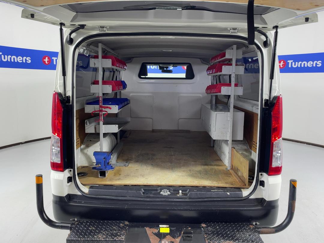 Photo '14' of Toyota Hiace