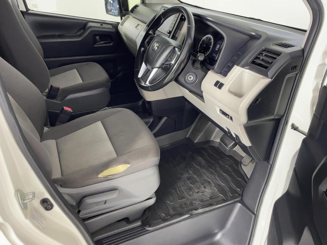 Photo '16' of Toyota Hiace