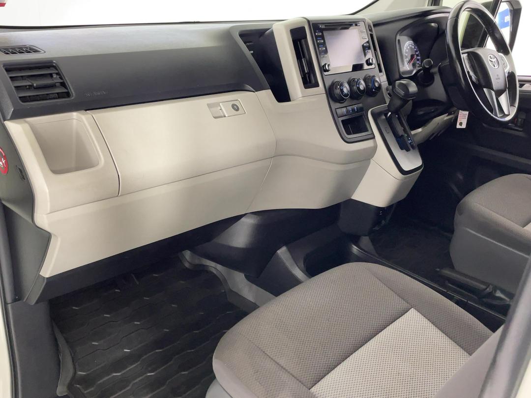Photo '17' of Toyota Hiace