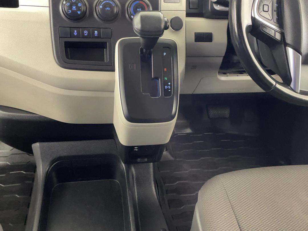 Photo '18' of Toyota Hiace
