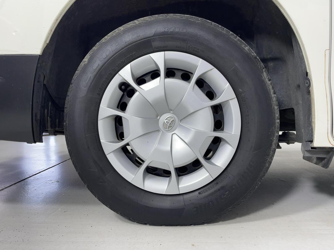 Photo '12' of Toyota Hiace