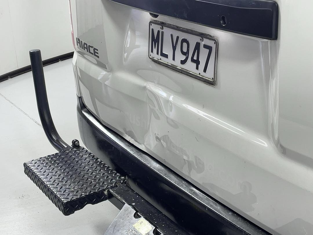 Photo '32' of Toyota Hiace