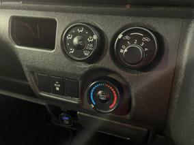 Photo '29' of Toyota Hiace