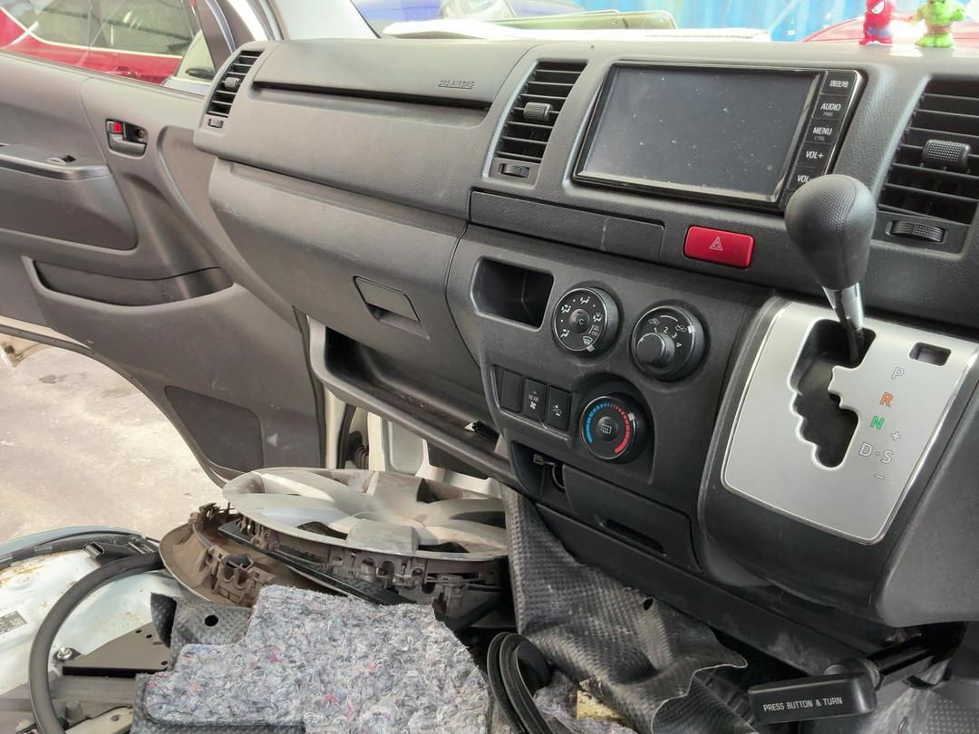 Photo '11' of Toyota Hiace