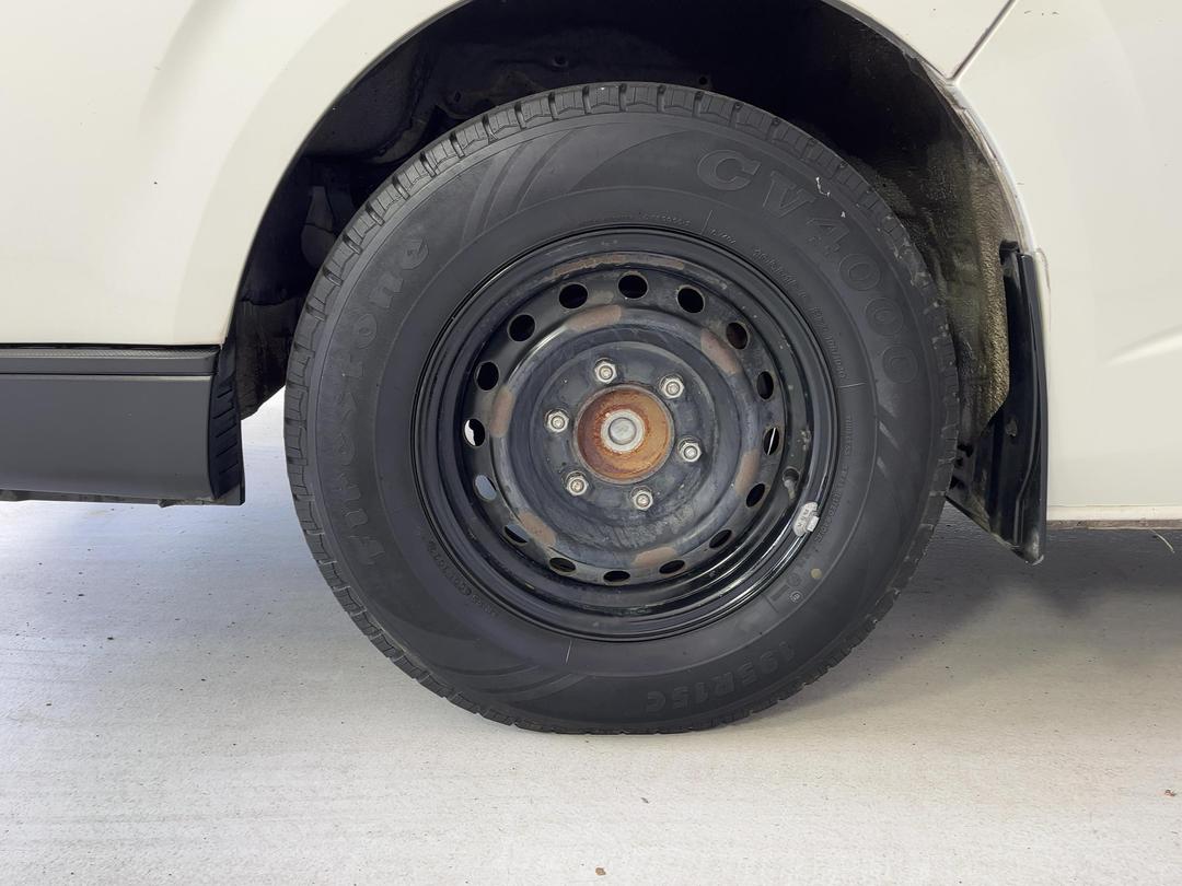 Photo '10' of Toyota Hiace