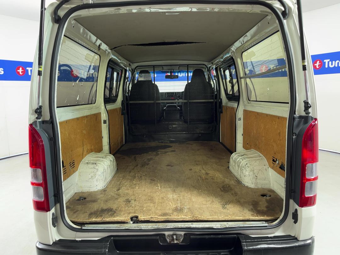 Photo '14' of Toyota Hiace