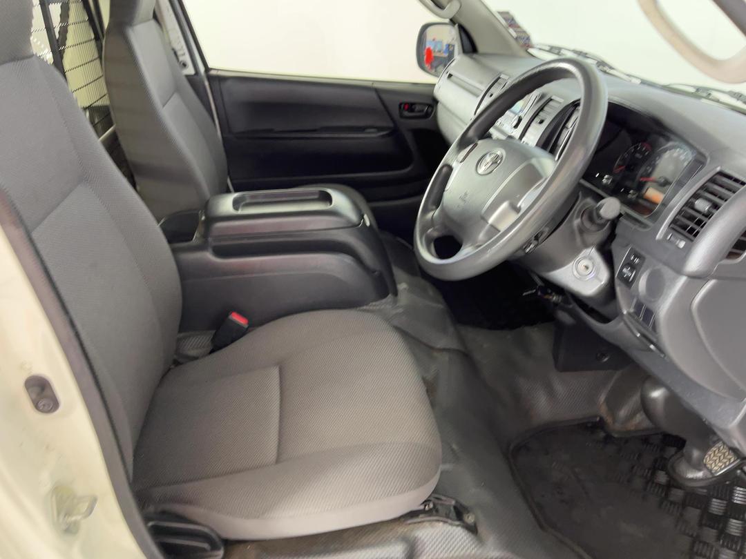Photo '16' of Toyota Hiace