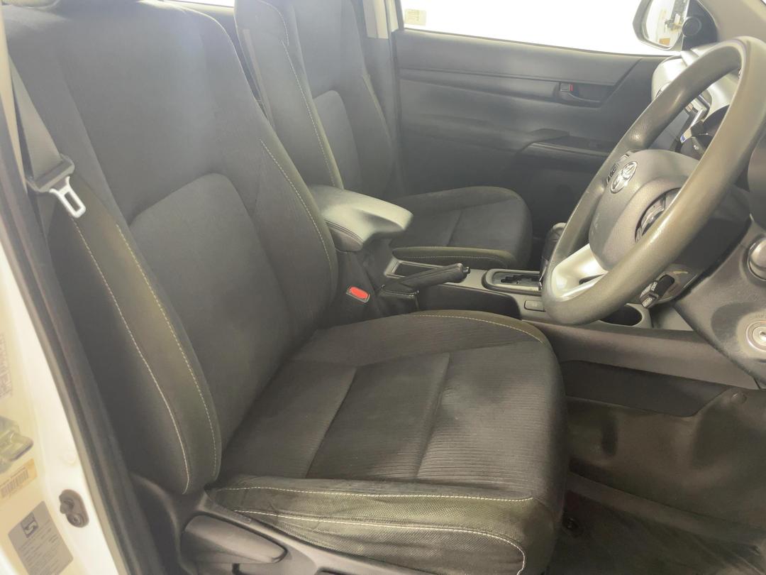 Photo '16' of Toyota Hilux