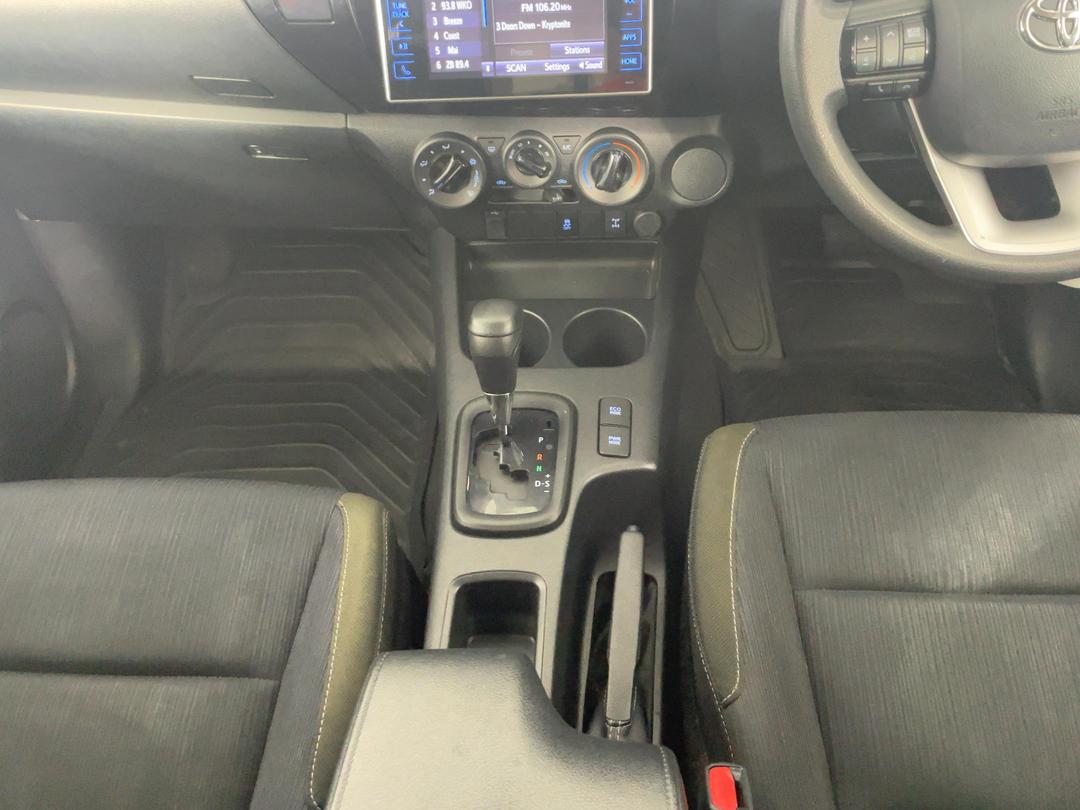 Photo '18' of Toyota Hilux