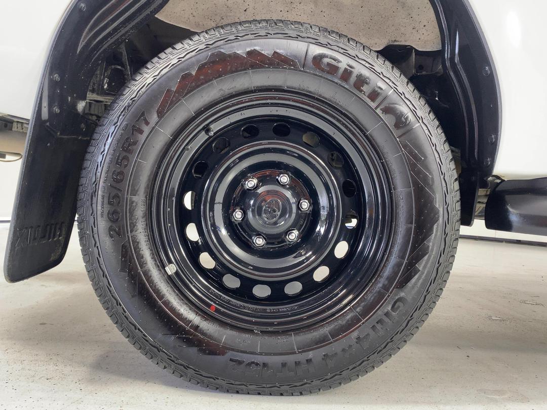 Photo '12' of Toyota Hilux