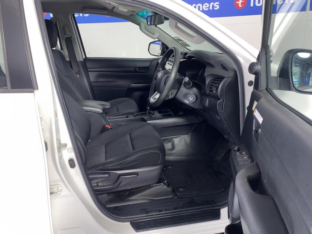 Photo '16' of Toyota Hilux