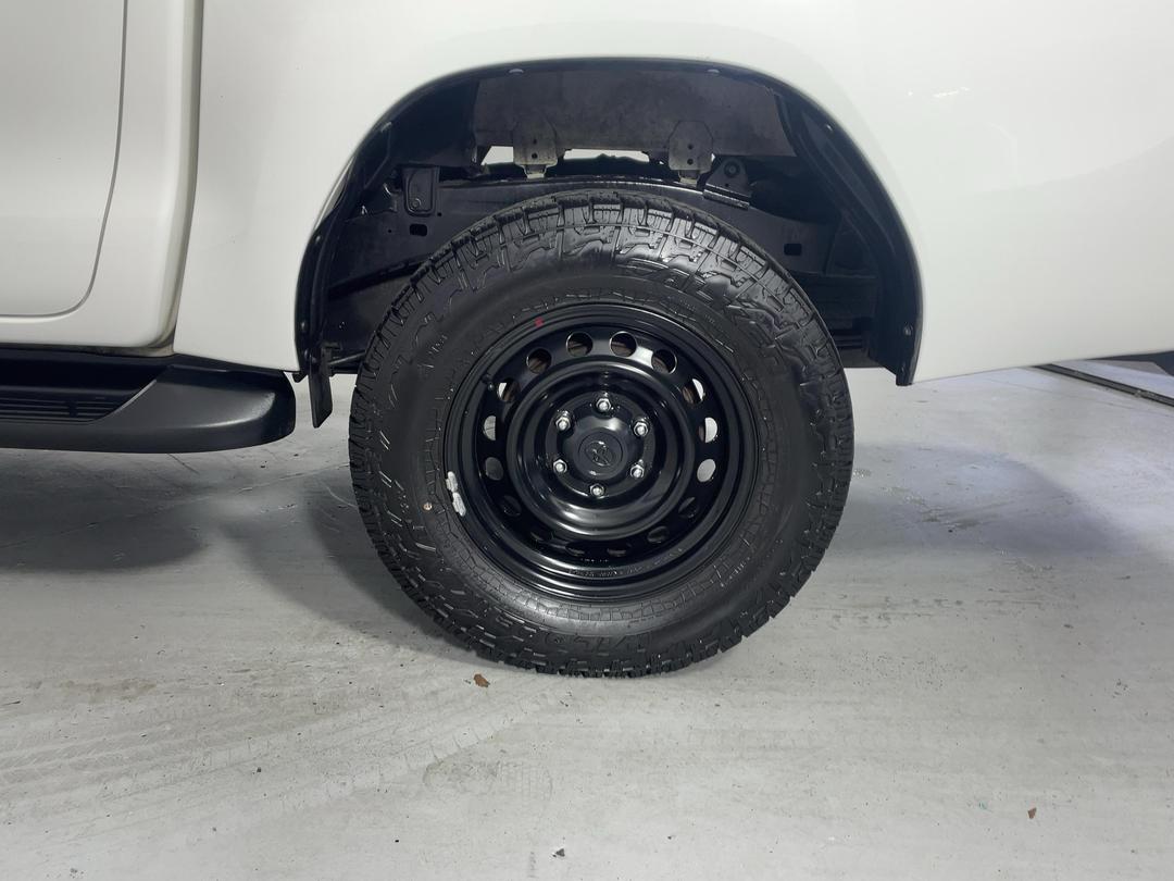 Photo '11' of Toyota Hilux