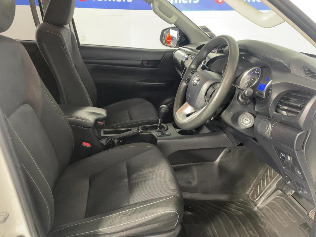 Photo '16' of Toyota Hilux
