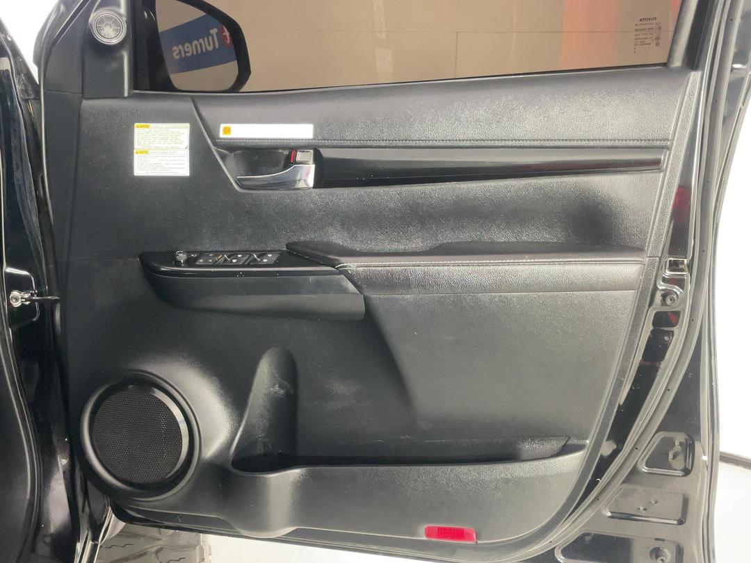 Photo '14' of Toyota Hilux