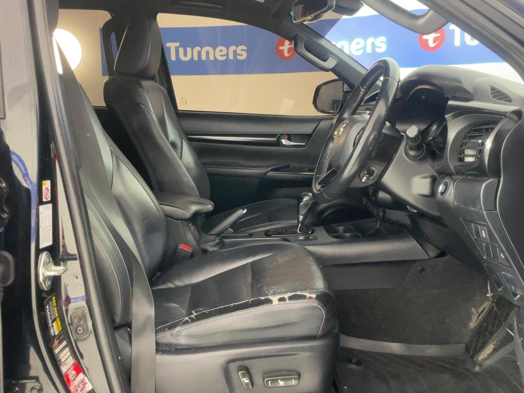 Photo '15' of Toyota Hilux