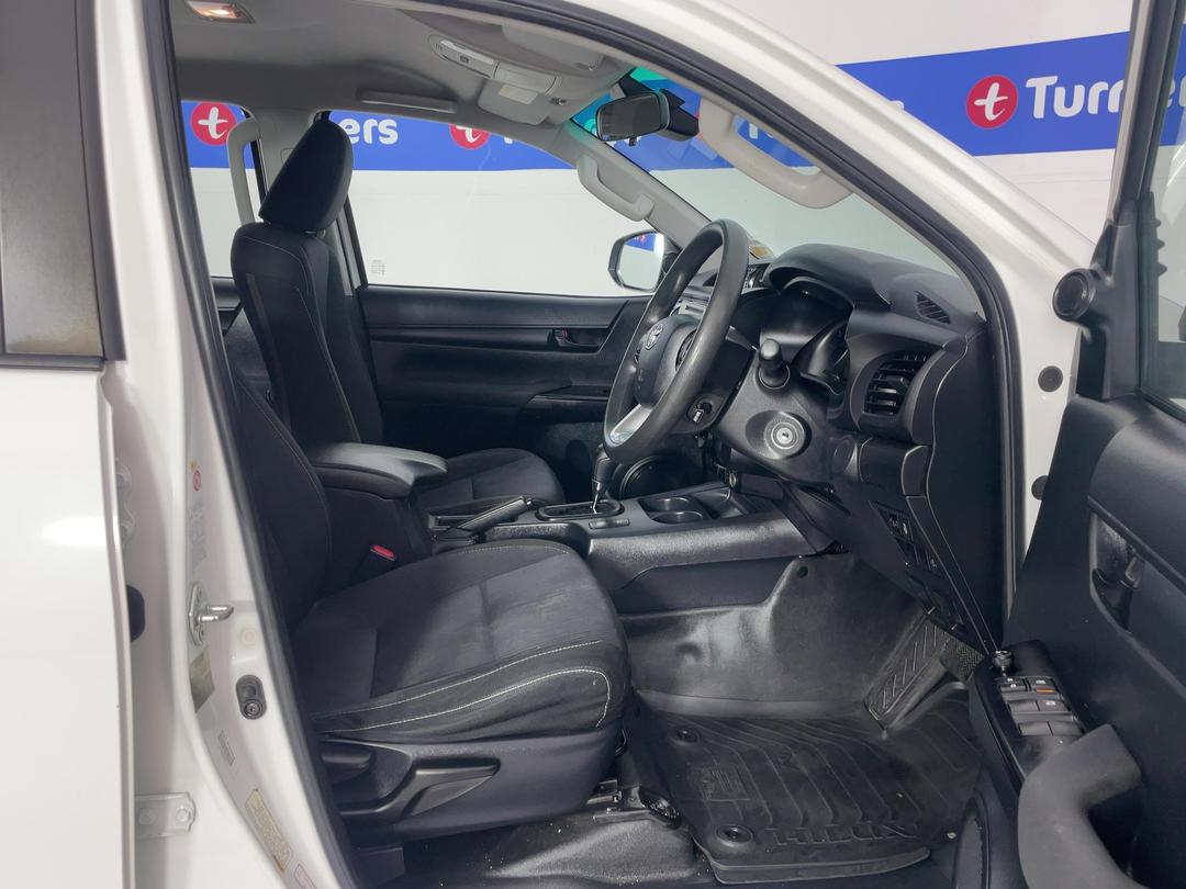 Photo '16' of Toyota Hilux