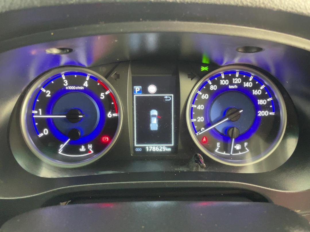 Photo '21' of Toyota Hilux