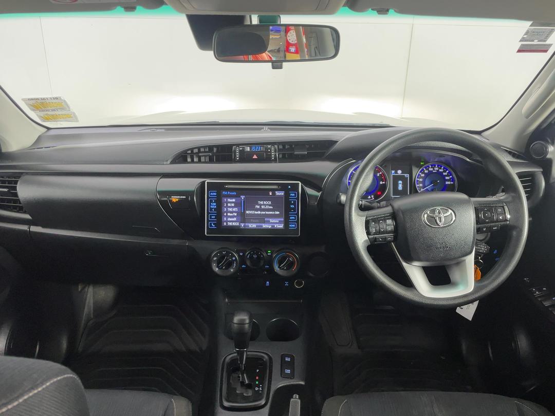 Photo '17' of Toyota Hilux