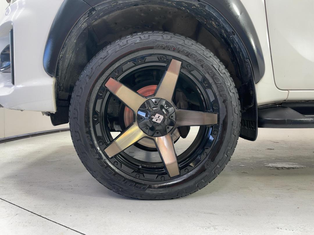 Photo '10' of Toyota Hilux