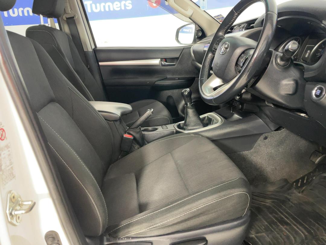 Photo '16' of Toyota Hilux