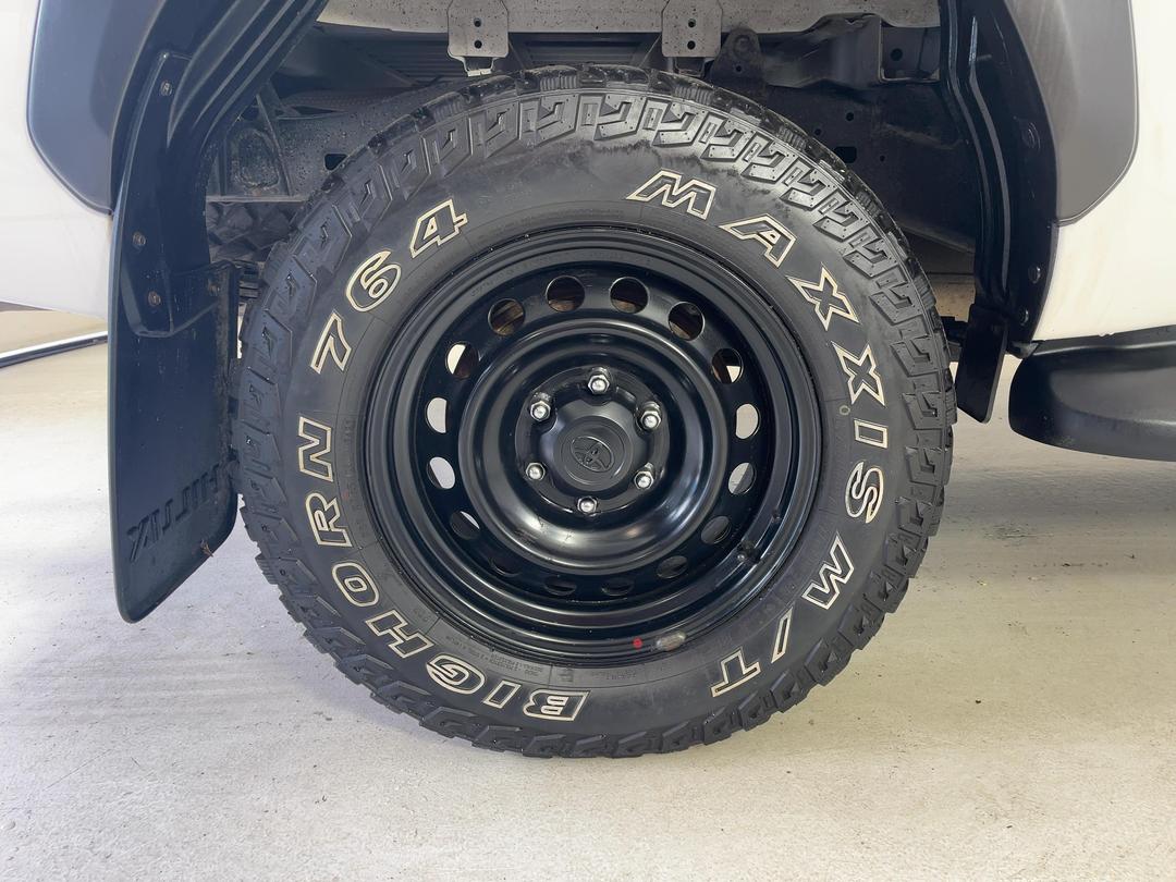 Photo '12' of Toyota Hilux