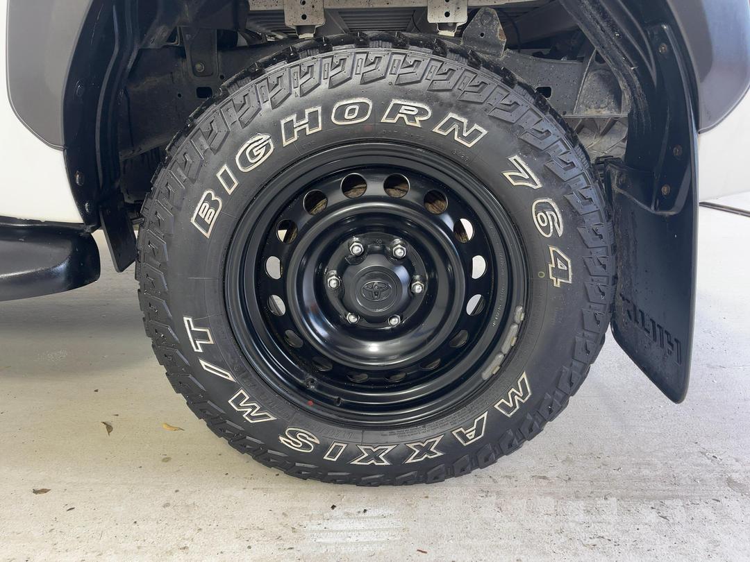 Photo '11' of Toyota Hilux