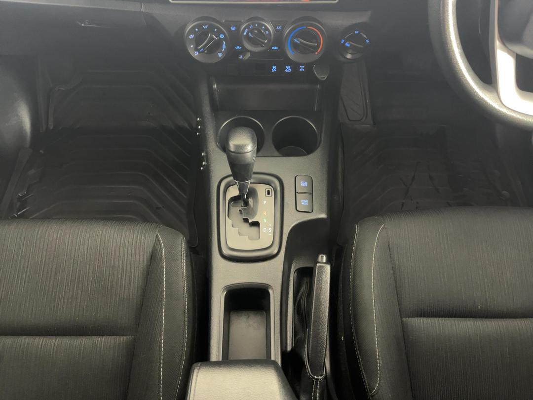 Photo '18' of Toyota Hilux