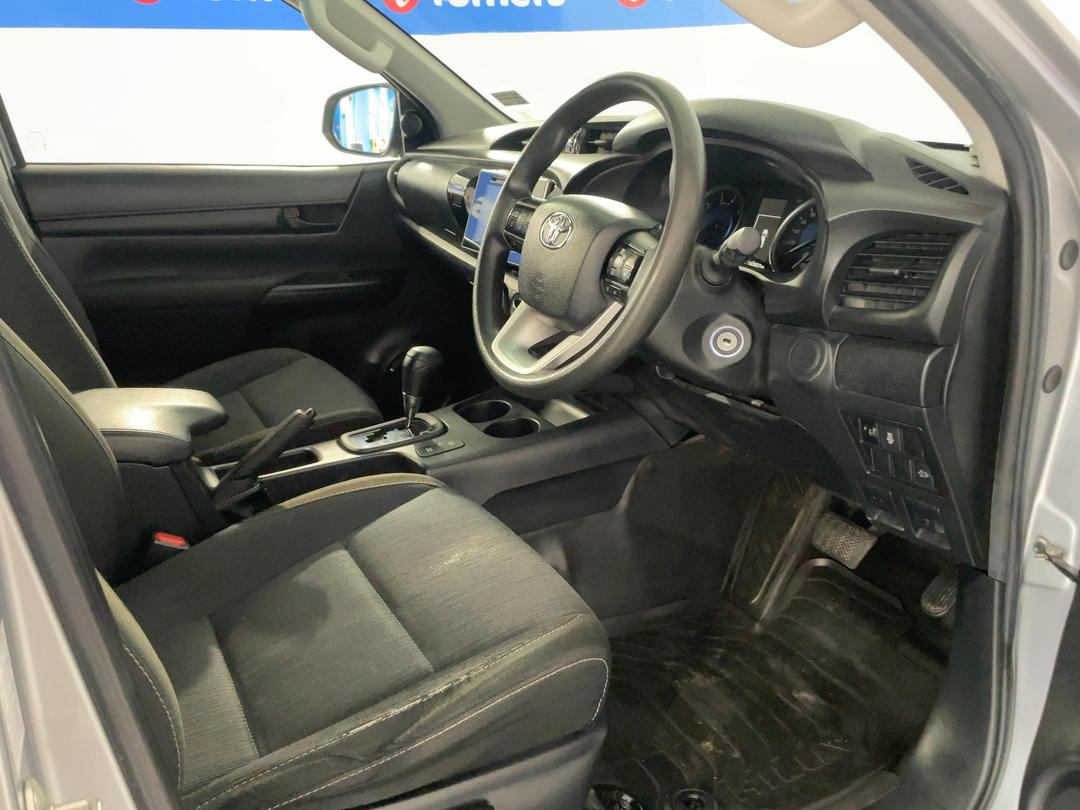 Photo '16' of Toyota Hilux