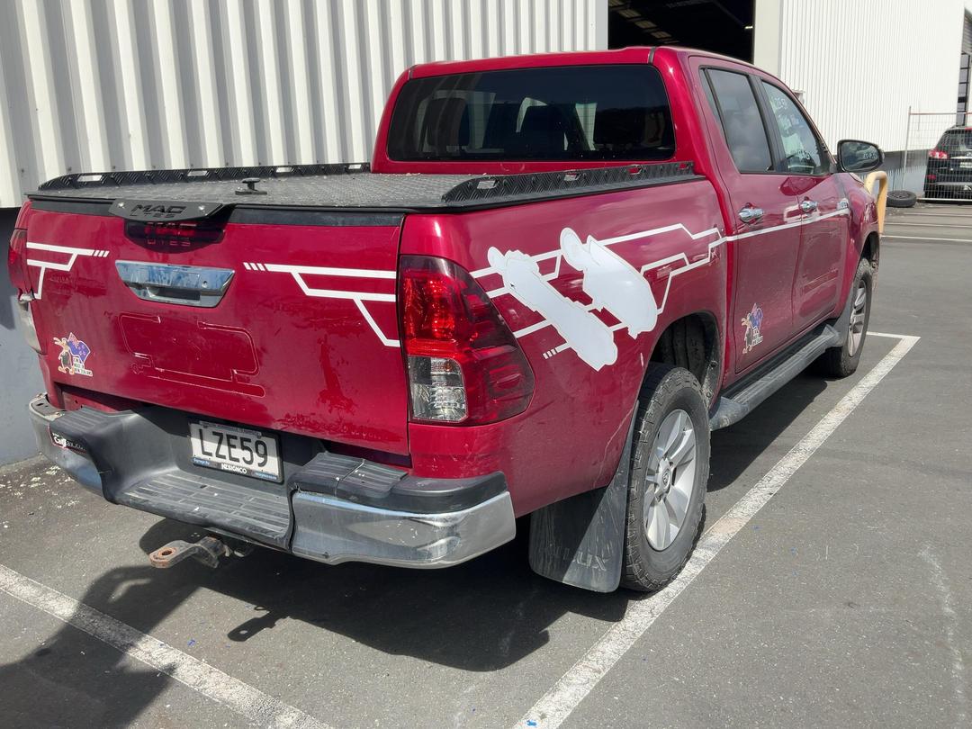 Photo '4' of Toyota Hilux SR5 TD DC Photo '4' of Toyota Hilux SR5 TD DC