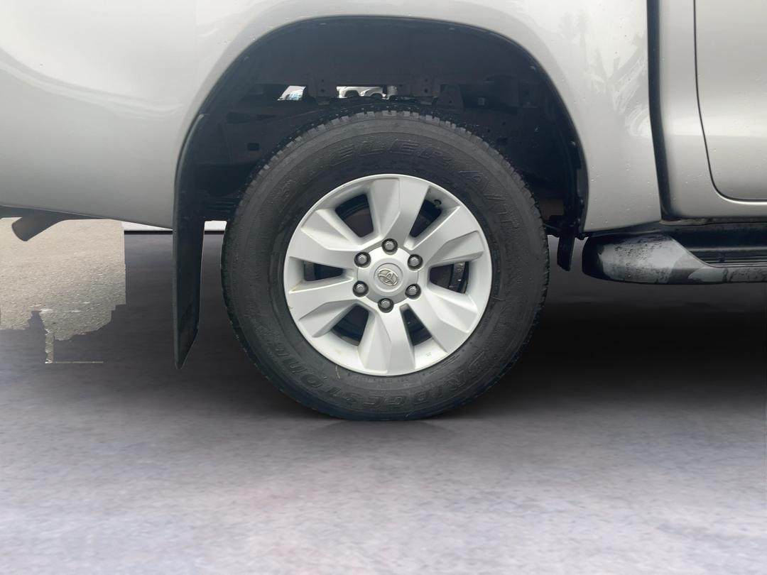 Photo '12' of Toyota Hilux