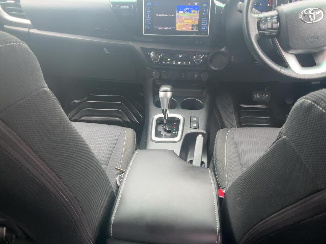 Photo '18' of Toyota Hilux