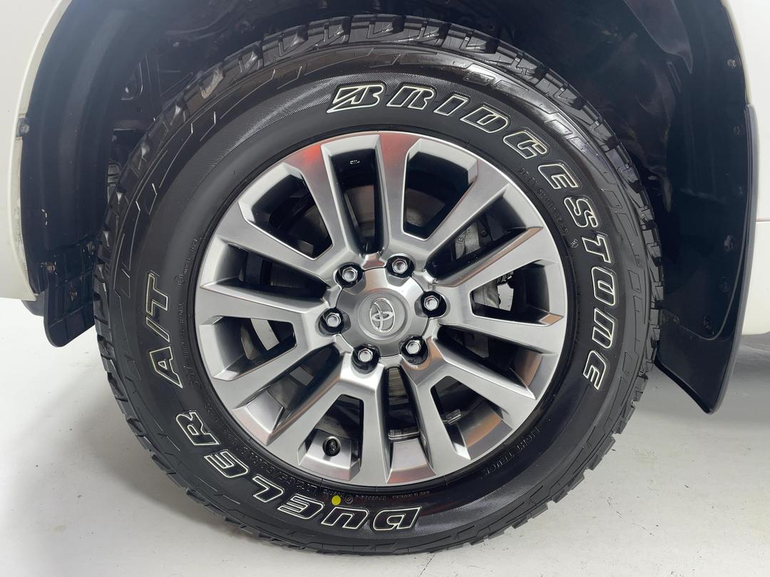 Photo '10' of Toyota Landcruiser Prado