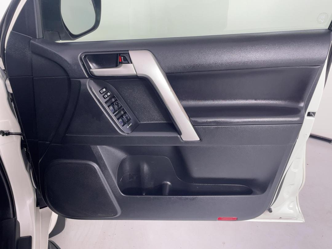 Photo '15' of Toyota Landcruiser Prado