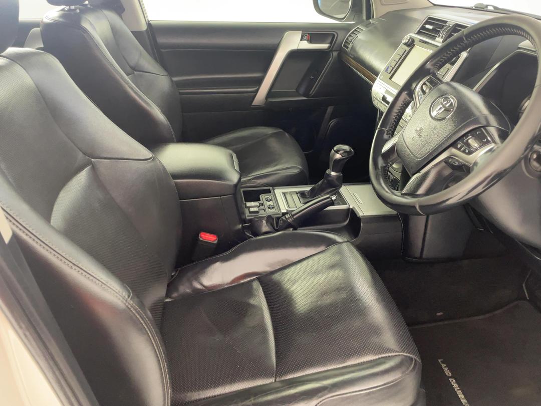 Photo '16' of Toyota Landcruiser Prado