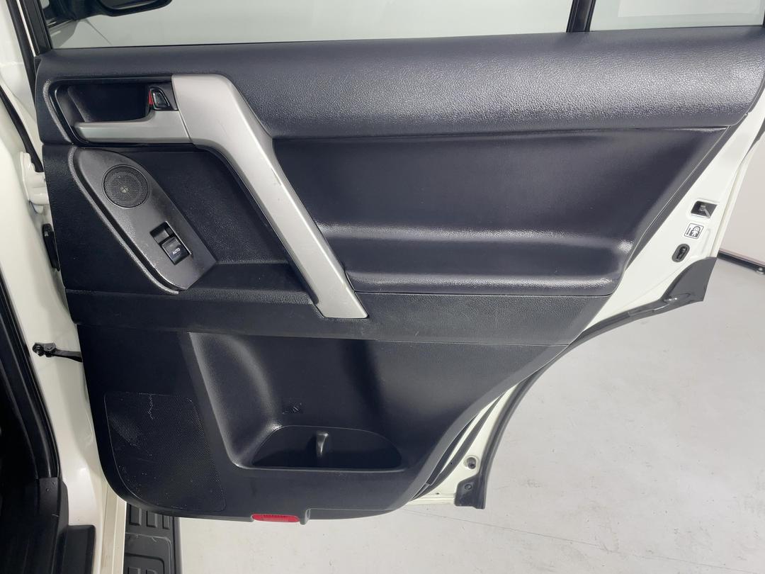 Photo '19' of Toyota Landcruiser Prado