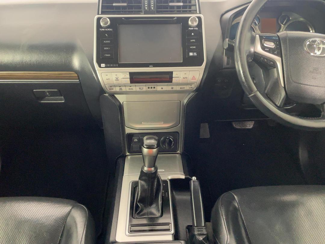 Photo '18' of Toyota Landcruiser Prado